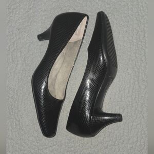 AEROSOLES Black Textured Heels